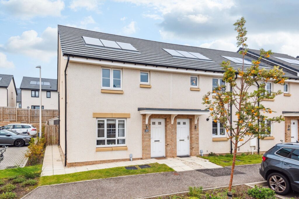32 Lochiel Crossway, Mortonhall, Edinburgh EH17 8WG