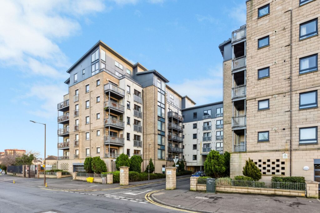 Flat 16, 1 Hawkhill Close, Edinburgh, EH7 6AB