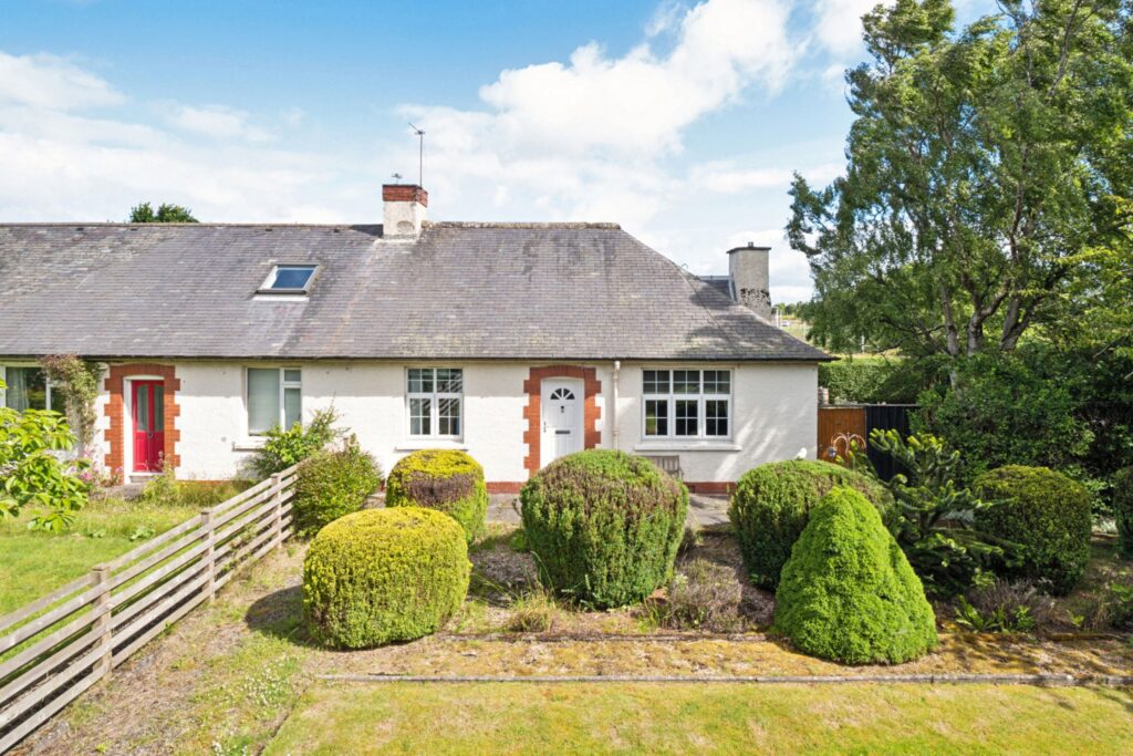 1 Ploverhall Cottages, Bilston, Roslin, EH25 9RB